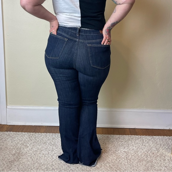 Judy Blue Flares size 30 EUC - Picture 7 of 9
